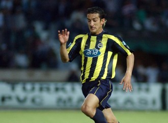 Fenerbahçe-nin sabiq futbolçusu Serhat Akına silahlı hücum olub