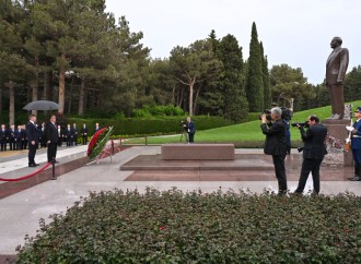 Tacikistan Prezidenti Fəxri xiyabanda Ulu Öndərin məzarını ziyarət edib
