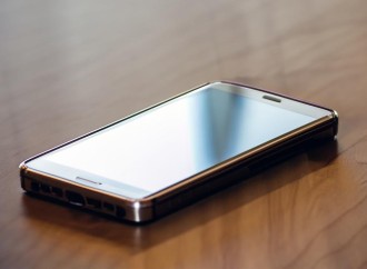Fransa məktəbdə mobil telefon qadağasını sınaqdan keçirəcək