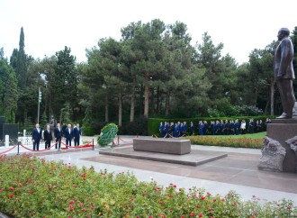 XİN-in rəhbər heyəti Fəxri Xiyaban və Şəhidlər xiyabanını ziyarət edib