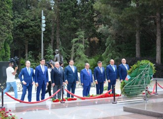XİN-in rəhbər heyəti Fəxri Xiyaban və Şəhidlər xiyabanını ziyarət edib