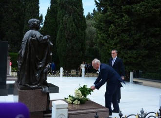 XİN-in rəhbər heyəti Fəxri Xiyaban və Şəhidlər xiyabanını ziyarət edib