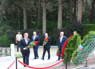 XİN-in rəhbər heyəti Fəxri Xiyaban və Şəhidlər xiyabanını ziyarət edib