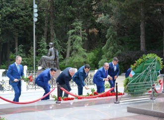 XİN-in rəhbər heyəti Fəxri Xiyaban və Şəhidlər xiyabanını ziyarət edib