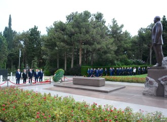 XİN-in rəhbər heyəti Fəxri Xiyaban və Şəhidlər xiyabanını ziyarət edib