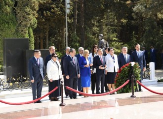 Türk dövlətləri parlamentlərinin nümayəndə heyətləri Fəxri xiyabanı və Şəhidlər xiyabanını ziyarət ediblər
