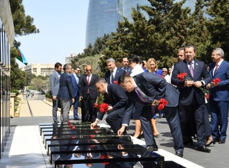 Türk dövlətləri parlamentlərinin nümayəndə heyətləri Fəxri xiyabanı və Şəhidlər xiyabanını ziyarət ediblər