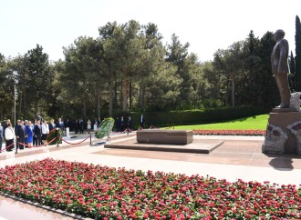 Türk dövlətləri parlamentlərinin nümayəndə heyətləri Fəxri xiyabanı və Şəhidlər xiyabanını ziyarət ediblər