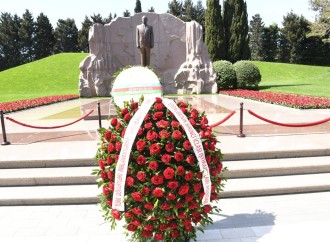 Türk dövlətləri parlamentlərinin nümayəndə heyətləri Fəxri xiyabanı və Şəhidlər xiyabanını ziyarət ediblər