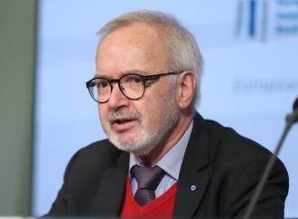 Avropa İnvestisiya Bankının keçmiş prezidentinə qarşı korrupsiya ittihamı
