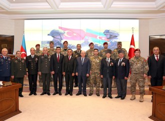 Yaşar Güler azərbaycanlı qazilərlə görüşüb